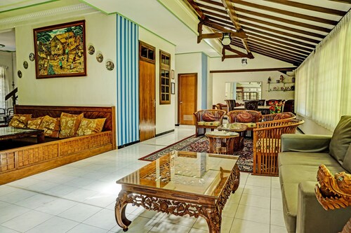 OYO Life 92376 Agape Villa