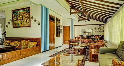 OYO Life 92376 Agape Villa