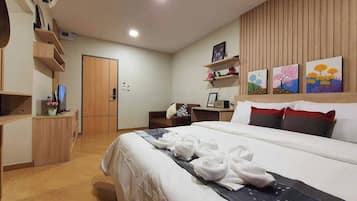 Deluxe Room, 1 King Bed, Non Smoking, City View