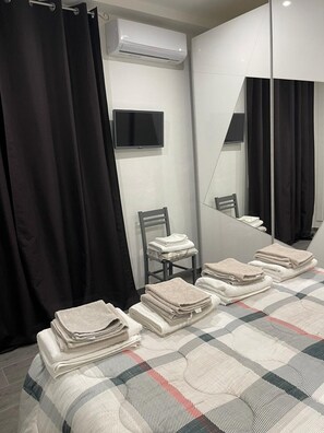 1 bedroom, free WiFi, bed sheets - Apartment "La Divina Holiday" with A/C and Wi-Fi (Ravenna)