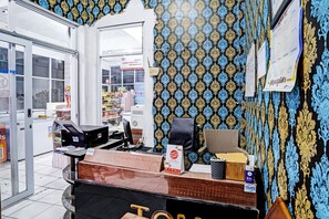 Reception - OYO 90289 Lestari Syariah Homestay (Cirebon)