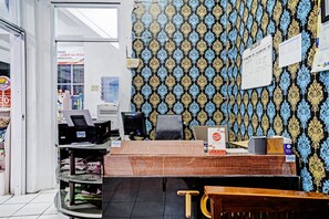 Reception - OYO 90289 Lestari Syariah Homestay (Cirebon)