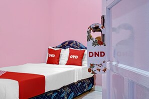 Double Room - OYO 90289 Lestari Syariah Homestay (Cirebon)