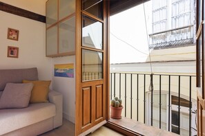 Interior - Holiday Apartment 'Loft De Un Arquitecto' with Balcony, Wi-Fi & Air Conditioning (Málaga)
