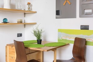 Dining - Holiday Apartment 'Loft De Un Arquitecto' with Balcony, Wi-Fi & Air Conditioning (Málaga)