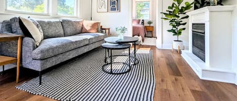 Smart TV, fireplace