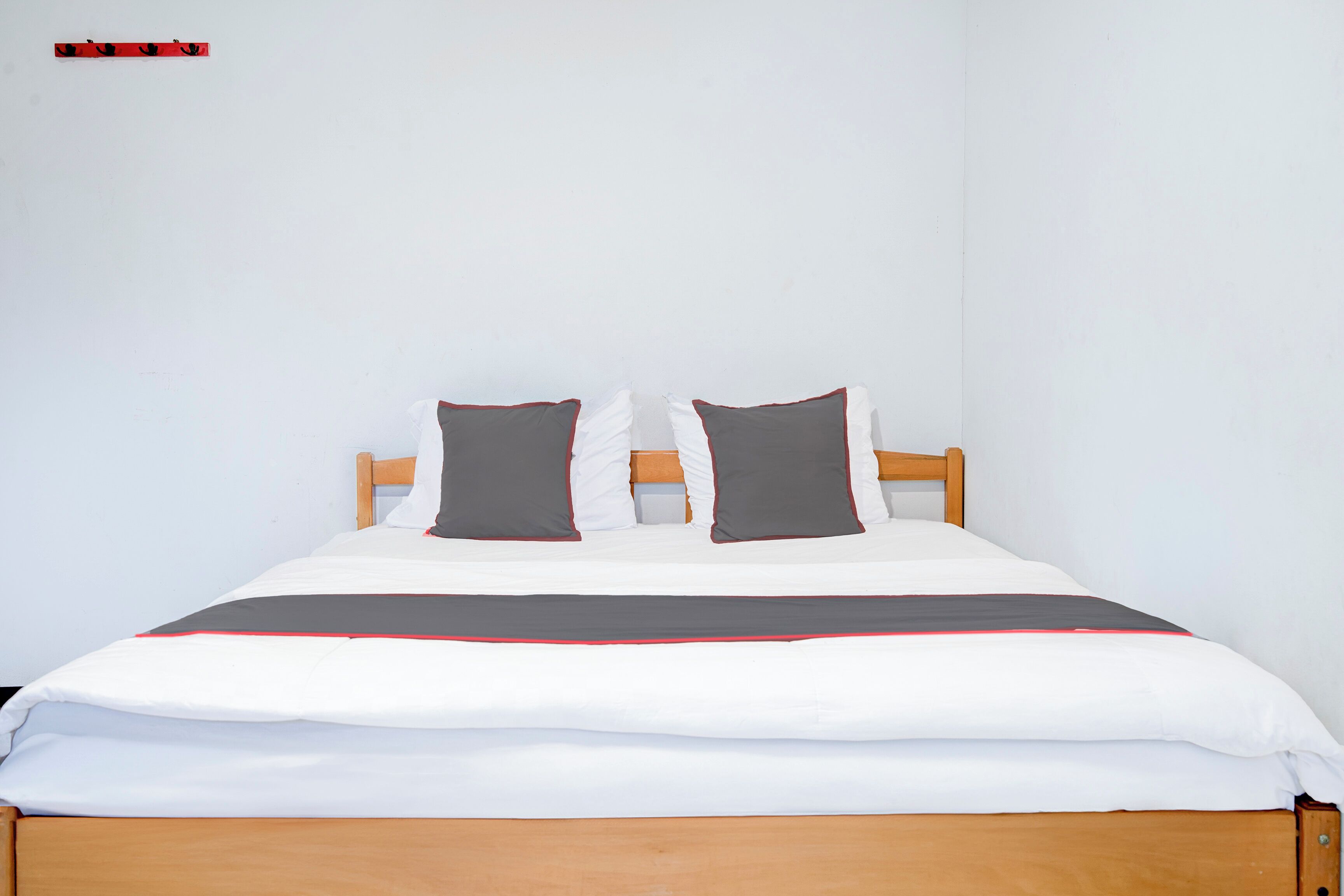 Laptop workspace, free WiFi, bed sheets