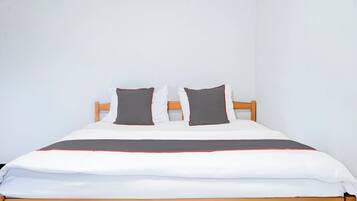 Laptop workspace, free WiFi, bed sheets