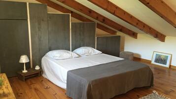 2 bedrooms, bed sheets