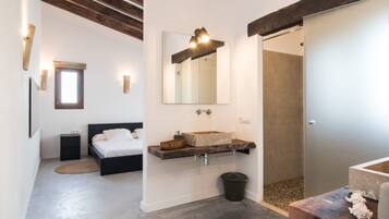 3 chambres, fer et planche à repasser, Wi-Fi gratuit, draps fournis