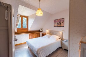 2 slaapkamers, een strijkplank/strijkijzer, gratis wifi, beddengoed