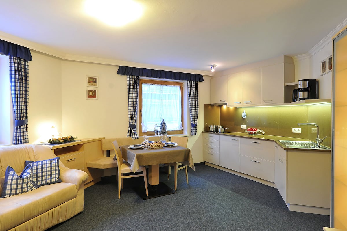 Basic-Apartment | 1 Schlafzimmer, Zimmersafe, individuell dekoriert