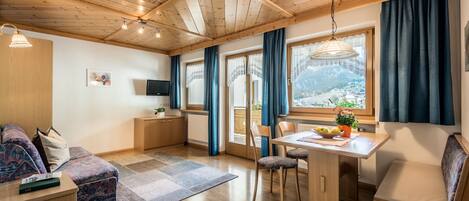 Appartement Confort, 1 grand lit et 1 canapé-lit | Coin séjour