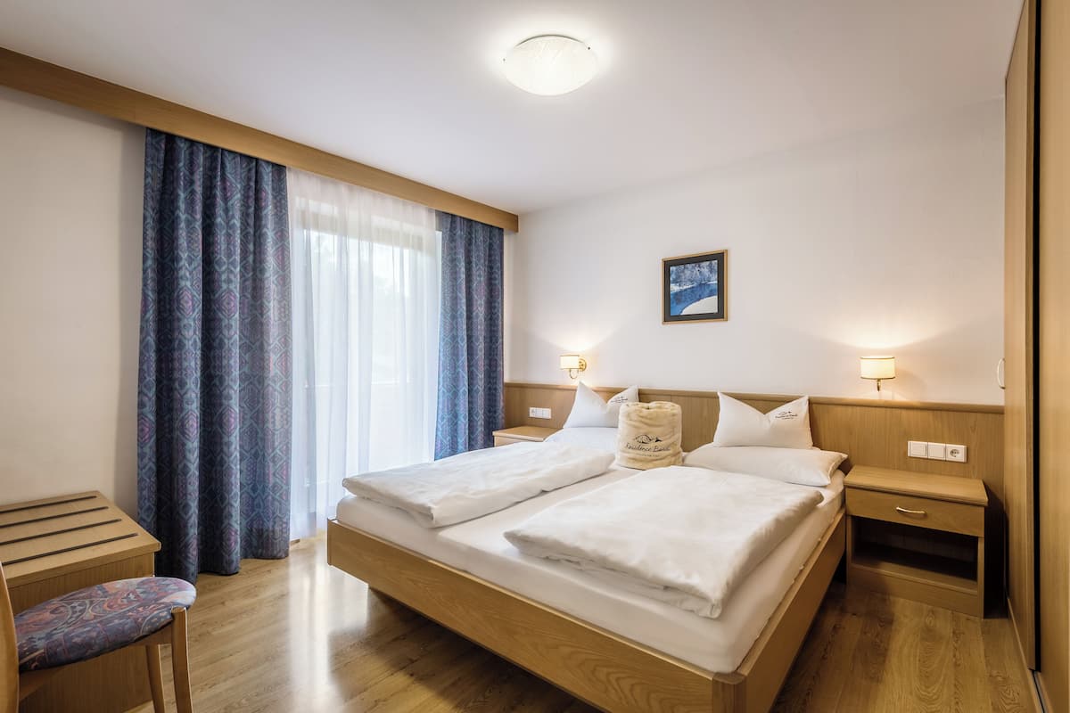 1 Schlafzimmer, Zimmersafe, individuell dekoriert