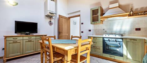 Fridge, microwave, stovetop, electric kettle