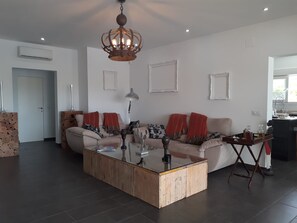 Interior - Villa "Casa Cactus" with Private Pool, A/C & Wi-Fi (Jávea)