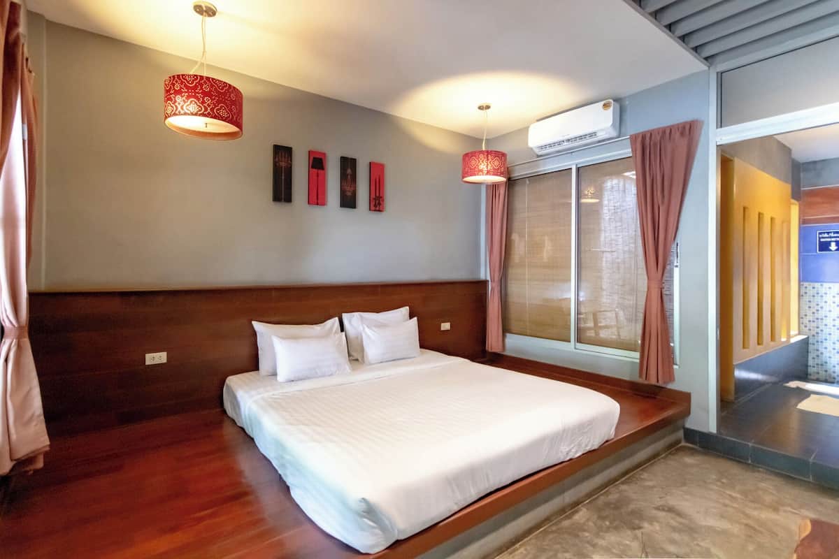 1 bedroom, in-room safe, desk, blackout curtains