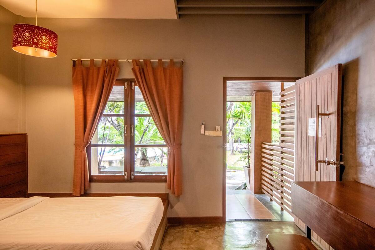 1 bedroom, in-room safe, desk, blackout curtains