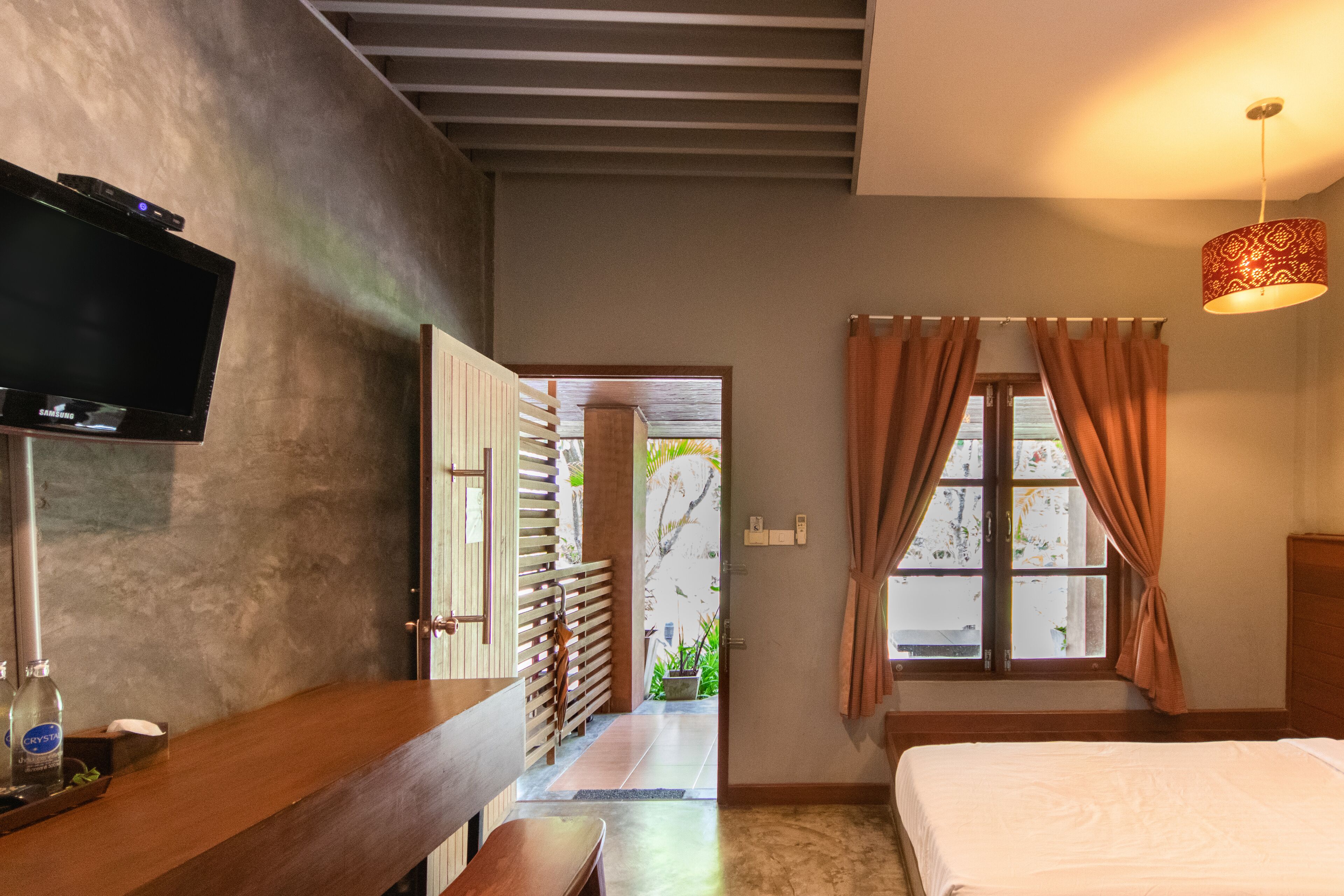 Deluxe Room, 1 King Bed | Living area | 32-inch Smart TV with satellite channels, TV