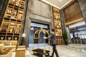 Interior - Azure Reserve Deqing (DEQING)