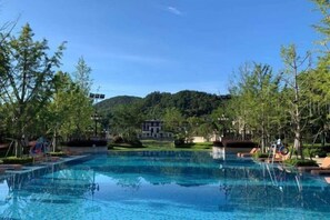 室外游泳池