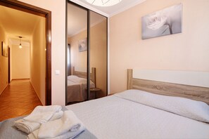 4 bedrooms, iron/ironing board, free WiFi, bed sheets - Villa "At-tunis" with Private Mini Pool, Private Terrace & Wi-Fi (Tunes)