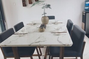 تناول الطعام