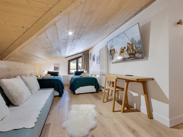 Interior - New rooftop with south balcony, parking and wifi (Montvalezan-La Rosière)