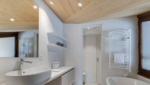 Hair dryer, towels - New rooftop with south balcony, parking and wifi (Montvalezan-La Rosière)