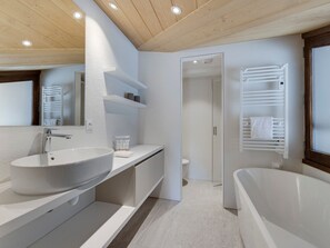 Hair dryer, towels - New rooftop with south balcony, parking and wifi (Montvalezan-La Rosière)