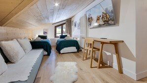 Interior - New rooftop with south balcony, parking and wifi (Montvalezan-La Rosière)