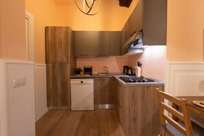Kühlschrank, Mikrowelle, Ofen, Geschirrspüler