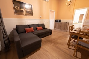 TV - The Best Rent - Apartment near Fontana di Trevi (Roma)