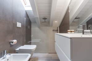 Douche, bidet