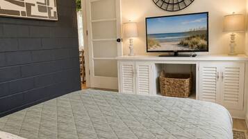 4 bedrooms, desk, iron/ironing board, free WiFi