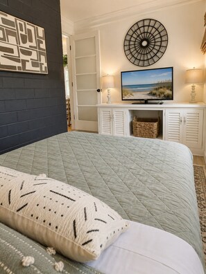 4 bedrooms, desk, iron/ironing board, free WiFi