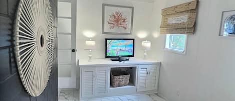 4 bedrooms, desk, iron/ironing board, free WiFi
