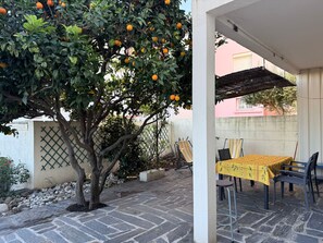 屋外ダイニングエリア