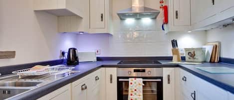 Cottage, 2 Bedrooms (Byre) | Private kitchen