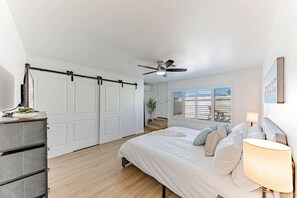 4 bedrooms, desk, travel crib, free WiFi - HavaFUN Stay | PoolTable | Spa | FirePit | GameRoom (Lake Havasu City)