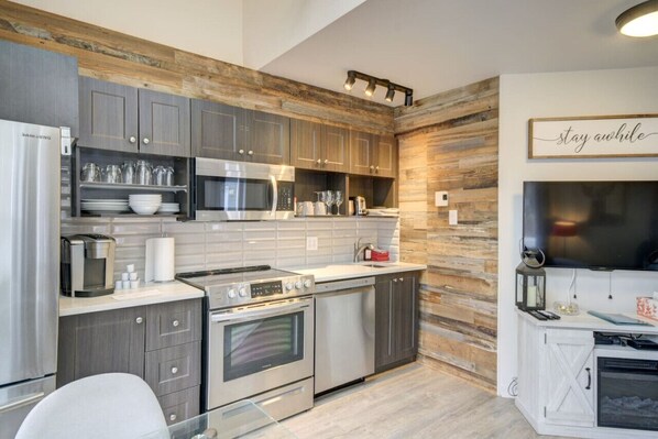 冰箱、微波炉、烤箱、炉灶