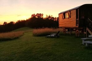 Property grounds - Roulotte et Spa, vue sur les Pyrénées à Puymaurin (Puymaurin)