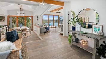 Smart TV, fireplace, offices, computer monitors