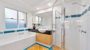 Bathtub - Riverview Apartment 1 Block 1 (ILUKA)