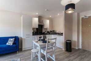 Interior - Lovely 1 Bed Manchester Apartment - Sleeps 3 (Salford)