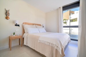 2 bedrooms, iron/ironing board, travel cot, WiFi