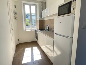 Fridge, microwave, oven, stovetop - L'orangerie des Ursulines (Bayeux)