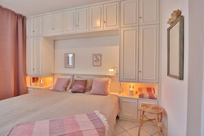 2 bedrooms, iron/ironing board, free WiFi