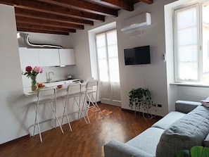 City Apartment | Living area