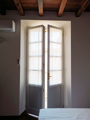 City Apartment | 1 bedroom, iron/ironing board, free WiFi